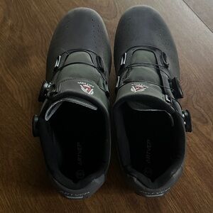 Unisex Cycling Shoes (women 9, men 7)